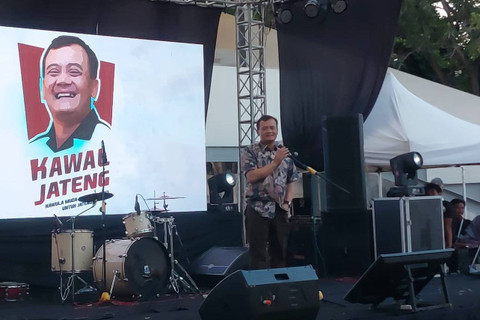 Komjen Pol Ahmad Luthfi temui relawan di Solo, minggu (4/8/2024). Foto: kumparan