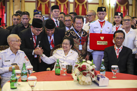 Suasana usai penyerahan duplikat bendera merah putih di Balai Samudera, Jakut, Senin (5/8/2024).  Foto: Iqbal Firdaus/kumparan