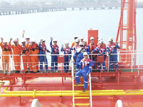 Jajaran direksi PT Pertamina (Persero) melakukan kunjungan atau management walkthrough ke LPG Terminal Tanjung Sekong. Foto: Dok. Pertamina