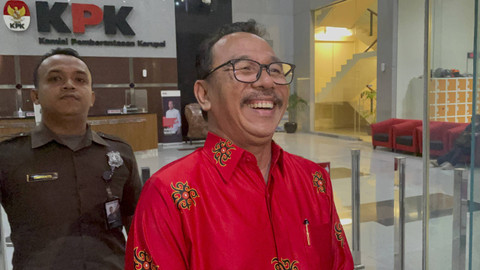 Caleg DPR RI 2019 dari PDIP Dapil Kalbar Alexius Akim, usai pemeriksaan sebagai saksi terkait pencarian buronan Harun Masiku, di Gedung Merah Putih KPK, Senin (5/8/2024). Foto: Fadhil Pramudya/kumparan