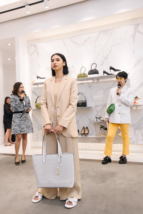 Styling session bersama Fashion Stylist Adi Surantha di acara Ladies Day Out x Michael Kors. Foto: Michael Kors