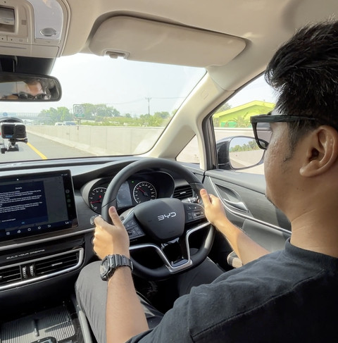 Posisi mengemudi BYD M6. Foto: Aditya Pratama Niagara/kumparan