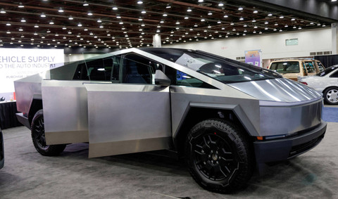 Tesla Cybertruck dipamerkan di konferensi SAE WCX di Detroit, Michigan. Foto: Rebecca Cook/Reuters 