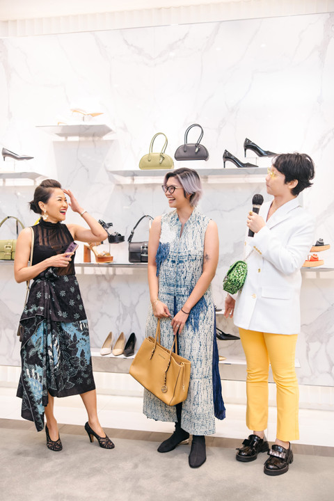 Sebaiknya kamu juga memilih outfit yang sesuai dengan karakter. Foto: Michael Kors