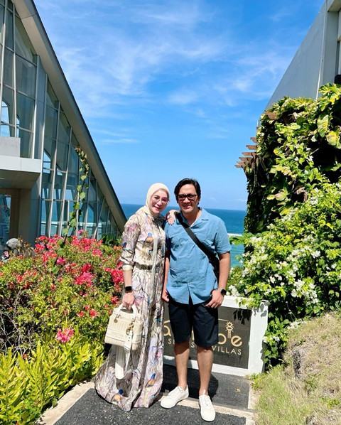 Andre Taulany dan Istri. Foto: Instagram/erintaulany