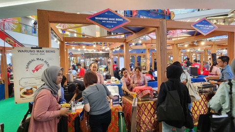 Puluhan tenant kuliner legendaris hadir di festival Kampoeng Legenda Mal Ciputra Jakarta, 7-18 Agustus 2024. Foto: Azalia Amadea/kumparan 