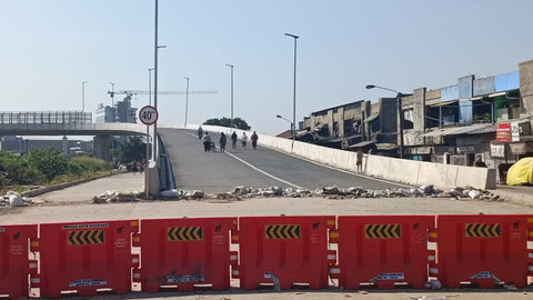 Flyover Ciroyom, Jumat (9/8/2024). Foto: Robby Bouceu/kumparan