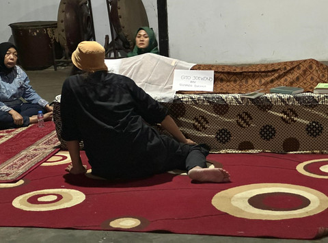 Jenazah Otig Pakis di rumah duka. Foto: M. Rizki/kumparan