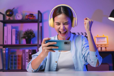 Ilustrasi bermain game. Foto: Shutterstock