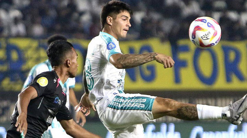 Persib menghadapi PSBS Biak dalam laga pembuka Liga 1 2024/25 di Stadion si Jalak Harupat, Kab. Bandung, Jumat (9/8). Foto: Dok: PSBS Biak