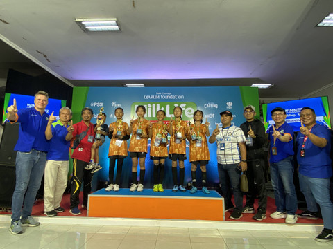 SD Nasima juara Skill Challenge "dribbling" di MilkLife Soccer Challenge Semarang Series 1 2024. Foto: Antika Fahira/kumparan