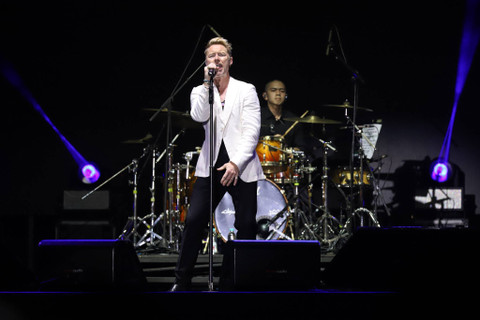 Penyanyi asal Irlandia, Ronan Keating saat tampil di The 90's Festival, Gambir Expo Kemayoran, Jakarta, Sabtu (10/08/2024). Foto: Iqbal Firdaus/kumparan