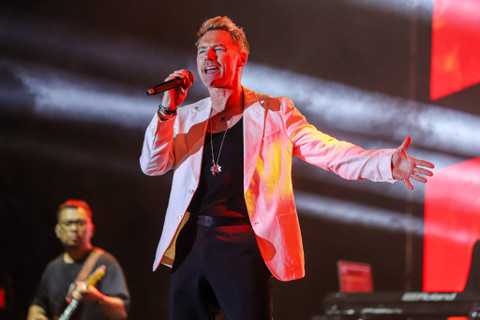 Penyanyi asal Irlandia, Ronan Keating saat tampil di The 90's Festival, Gambir Expo Kemayoran, Jakarta, Sabtu (10/08/2024). Foto: Iqbal Firdaus/kumparan