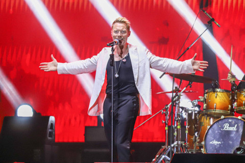 Penyanyi asal Irlandia, Ronan Keating saat tampil di The 90's Festival, Gambir Expo Kemayoran, Jakarta, Sabtu (10/08/2024). Foto: Iqbal Firdaus/kumparan