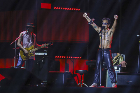 Grup musik Slank menutup rangkaian hari pertama The 90's Festival di Gambir Expo Kemayoran, Jakarta, Sabtu (10/8/2024). Foto: Iqbal Firdaus/kumparan