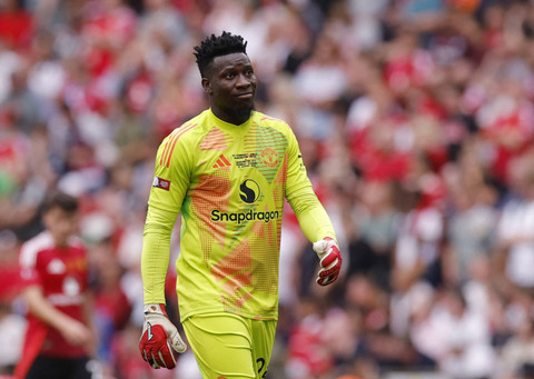 Andre Onana dari Manchester United usai pertandingan antara Manchester United vs Manchester City di Stadion Wembley, London, Inggris, Sabtu (10/8/2024). Foto: Andrew Couldridge/REUTERS