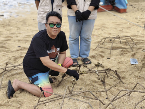 Kepala Balai Taman Nasional Bunaken (TN) Bunaken, Faat Rudhianto Foto: Arfiansyah Panji Purnandaru/kumparan
