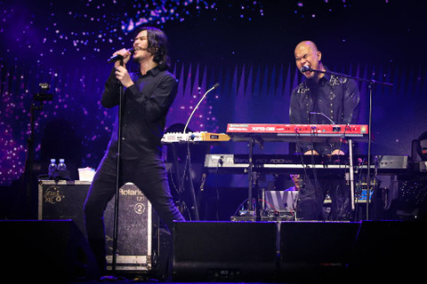Grup musik Dewa 19 feat Virzha tampil di The 90's Festival 2024 di Gambir Expo Kemayoran, Jakarta, Minggu (11/8/2024). Foto: Iqbal Firdaus/kumparan