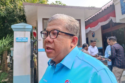 Waketum Partai Gelora Fahri Hamzah saat diwawancarai wartawan di Gelora Media Center, Kuningan, Jakarta Selatan, Senin (12/8/2024). Foto: Fadlan Nuril Fahmi/kumparan