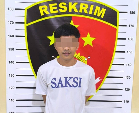 Pelaku pencurian yang ditangkap usai mencuri handphone tetangganya. | Foto: Dok Humas Polresta Bandar Lampung
