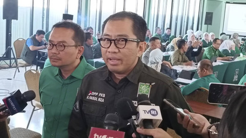 Ketua Steering Committee (SC) Muktamar PKB, Faisol Riza saat diwawancarai wartawan di kantor DPP PKB, Jakarta Pusat, Selasa (13/8/2024). Foto: Fadlan Nuril Fahmi/kumparan