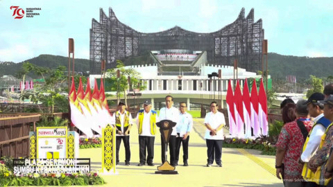 Presiden Jokowi resmikan Plaza Seremoni Sumbu Kebangsaan IKN, Rabu (14/8/2024). Foto: YouTube/Sekretariat Presiden