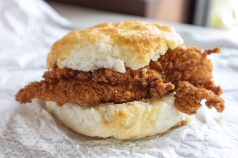 Ilustrasi burger atau sandwich ayam Chick-fil-A. Foto: James Andrews1/Shutterstock
