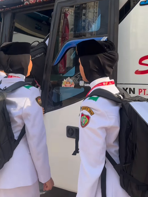 Paskibraka pakai jilbab saat gladi bersih pada Rabu (14/8/2024) sehari setelah pengukuhan oleh Presiden Jokowi di Istana Negara IKN. Foto: Dok BPIP
