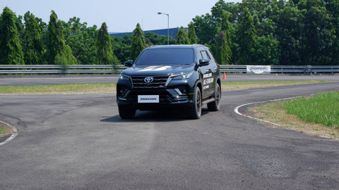 PT Bridgestone Tire Indonesia (BTI) luncurkan ban terbaru Bridgestone Dueler A/T002 untuk kendaraan SUV dan double cabin. Foto: Sena Pratama/kumparan