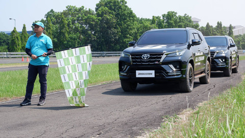 PT Bridgestone Tire Indonesia (BTI) luncurkan ban terbaru Bridgestone Dueler A/T002 untuk kendaraan SUV dan double cabin. Foto: Sena Pratama/kumparan
