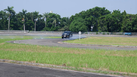 PT Bridgestone Tire Indonesia (BTI) luncurkan ban terbaru Bridgestone Dueler A/T002 untuk kendaraan SUV dan double cabin. Foto: Sena Pratama/kumparan