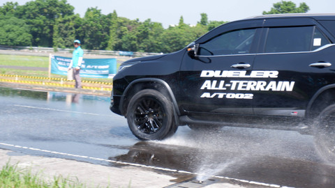 PT Bridgestone Tire Indonesia (BTI) luncurkan ban terbaru Bridgestone Dueler A/T002 untuk kendaraan SUV dan double cabin. Foto: Sena Pratama/kumparan