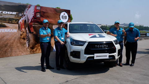 PT Bridgestone Tire Indonesia (BTI) luncurkan ban terbaru Bridgestone Dueler A/T002 untuk kendaraan SUV dan double cabin. Foto: Sena Pratama/kumparan