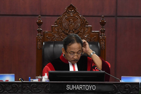 Ketua majelis hakim yang juga Ketua Mahkamah Konstitusi (MK) Suhartoyo memimpin jalannya sidang lanjutan sengketa pemilu di Jakarta, Kamis (15/8/2024). Foto: Akbar Nugroho Gumay/ANTARA FOTO