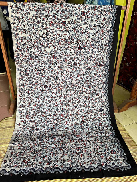 Batik aromaterapi Al-Warits di Bangkalan, Madura. Foto: Muhammad Darisman/kumparan