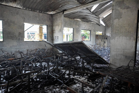 Wali Kota Medan Bobby Nasution tinjau SMP N 20 Medan yang terbakar.  Foto: Dok. Istimewa