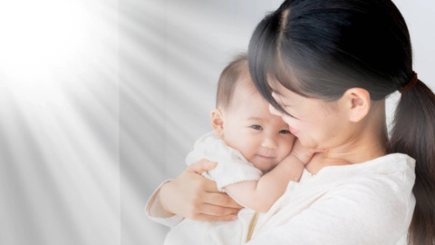 Ilustrasi menjemur bayi dengan benar.  Foto: Shutterstock