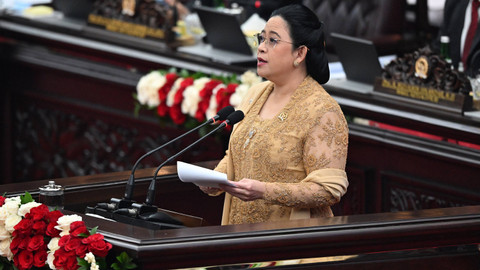 Ketua DPR Puan Maharani menyampaikan pidato pengantar pada pembukaan masa sidang I di Gedung Nusantara, kompleks Parlemen, Senayan, Jakarta, Jumat (16/8/2024). Foto: ANTARA FOTO/Dhemas Reviyanto