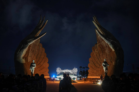 Suasana apel kehormatan dan renungan suci di Taman Kusuma Bangsa, IKN, Penajam Paser Utara, Kalimantan Timur, Jumat (16/8/2024). Foto: M Risyal Hidayat/ANTARA FOTO