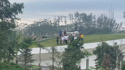 Momen presiden Jokowi bersama MPR, DPR dan DPD meninjau kesiapan upacara HUT ke-79 RI di IKN, Sabtu (17/8). Foto: Zamachsyari/kumparan