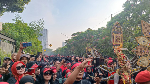 Jalan Lenteng Agung Raya depan Masjid At Taufiq arah Pasar Minggu ditutup selama perayaan Kemerdekaan ke-79 Indonesia dari PDIP, Sabtu (17/8). Foto: Thomas Bosco/kumparan