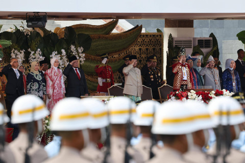 Prabowo Subianto mendampingi Jokowi dalam Upacara Penurunan Bendera Negara Sang Merah Putih pada Peringatan Hari Ulang Tahun (HUT) ke-79 RI di Istana Garuda Ibu Kota Nusantara (IKN) Penajam Paser Utara Kalimantan Timur, Sabtu (17/8). Foto: Dok. Istimewa