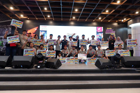 Para pemenang Honda Modif Contest 2024 Makassar.  Foto: Aditya Pratama Niagara/kumparan