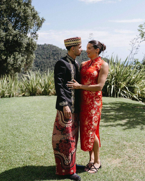 Sandy Henny Walsh bersama dengan Istrinya Aislinn Konig. | Foto: Instagram @sandywalsh