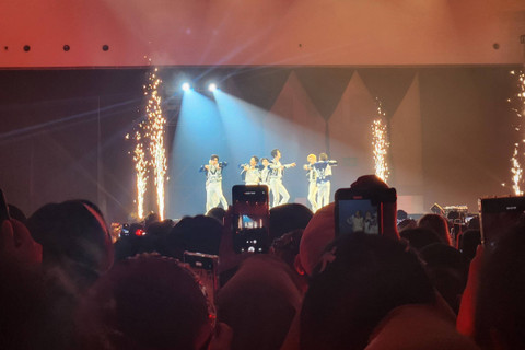 Penampilan Enhypen saat konser Fate Plus in Jakarta di ICE BSD, Sabtu (17/8/2024). Foto: Ela Nurlaela/kumparan