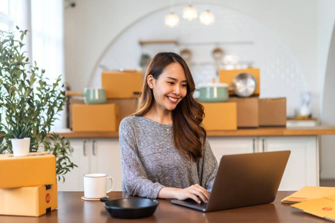 Ilustrasi belanja kebutuhan sehari-hari via e-commerce. Foto: Shutterstock