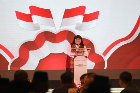 Wakil Kepala Badan Pembinaan Ideologi Pancasila (BPIP) Rima Agristina memberikan sambutan dalam acara pemberian apresiasi Paskibraka Pusat 2024 di Plaza Mandiri, Jakarta, Senin (19/8/2024).  Foto: Iqbal Firdaus/kumparan