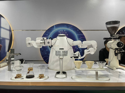 Robot barsita dengan kecerdasan AI. Foto: Habib Allbi Ferdian/kumparan