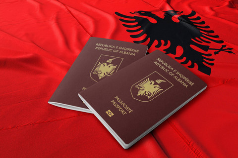 Paspor Albania. Foto: Shutterstock
