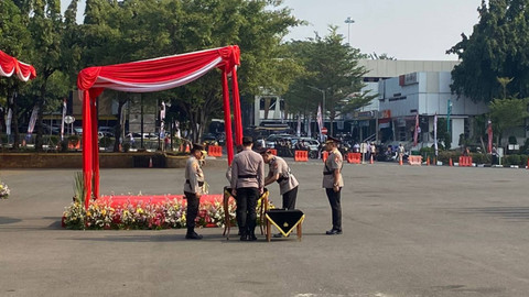 Prosesi serah terima jabatan pejabat inti Polda Metro Jaya pada Rabu (21/8/2024).  Foto: Abid Raihan/kumparan